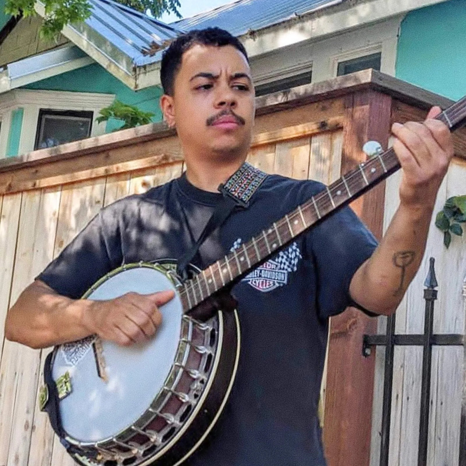 Northern California indie musician, Scout the Wise, playing the banjo.